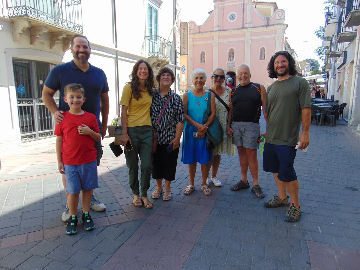 Maria Trotta e Luigi Timpano, terza e sesta posizione da sinistra