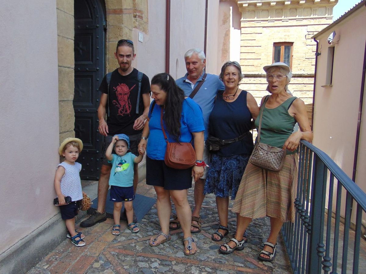 Suzie Margaux la sua famiglia e amici 