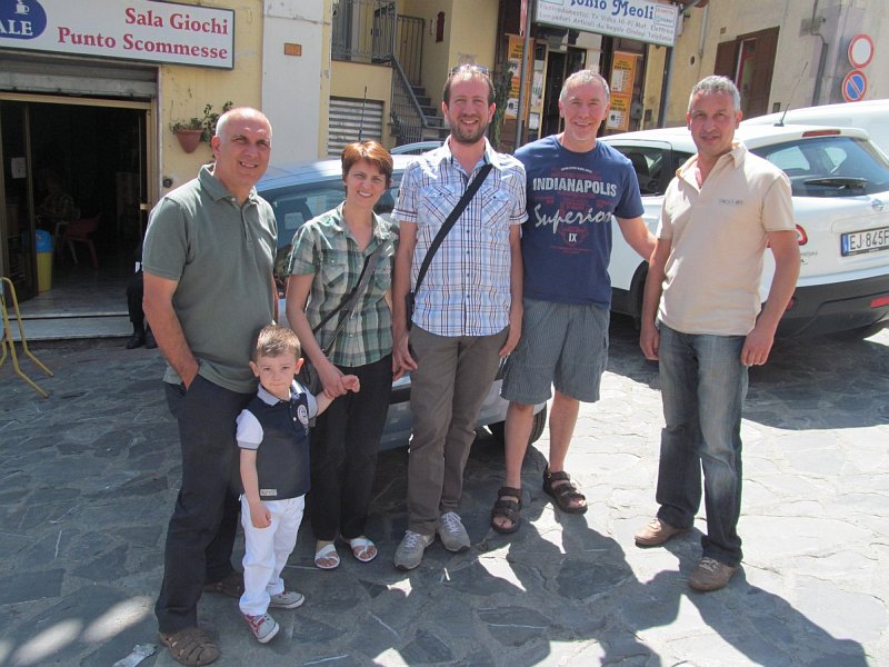Silvio Sarpa con i parenti a San Marco Argentano