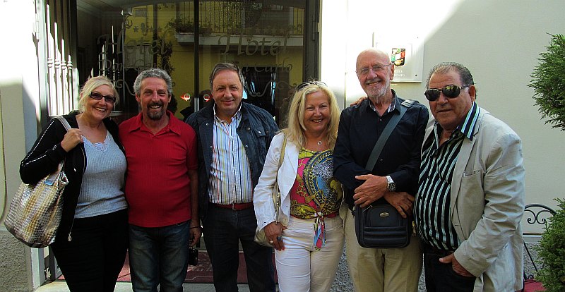 Franco e Anna Dardis con coniugi, cugino Giovanni e Paolo Chiaselotti