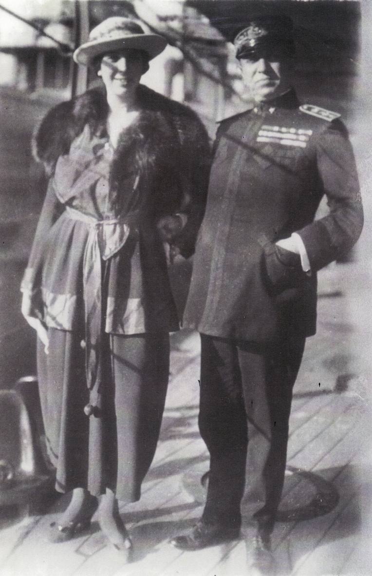 L'Ammiraglio Osvaldo Paladini con la figlia Maria Rosa