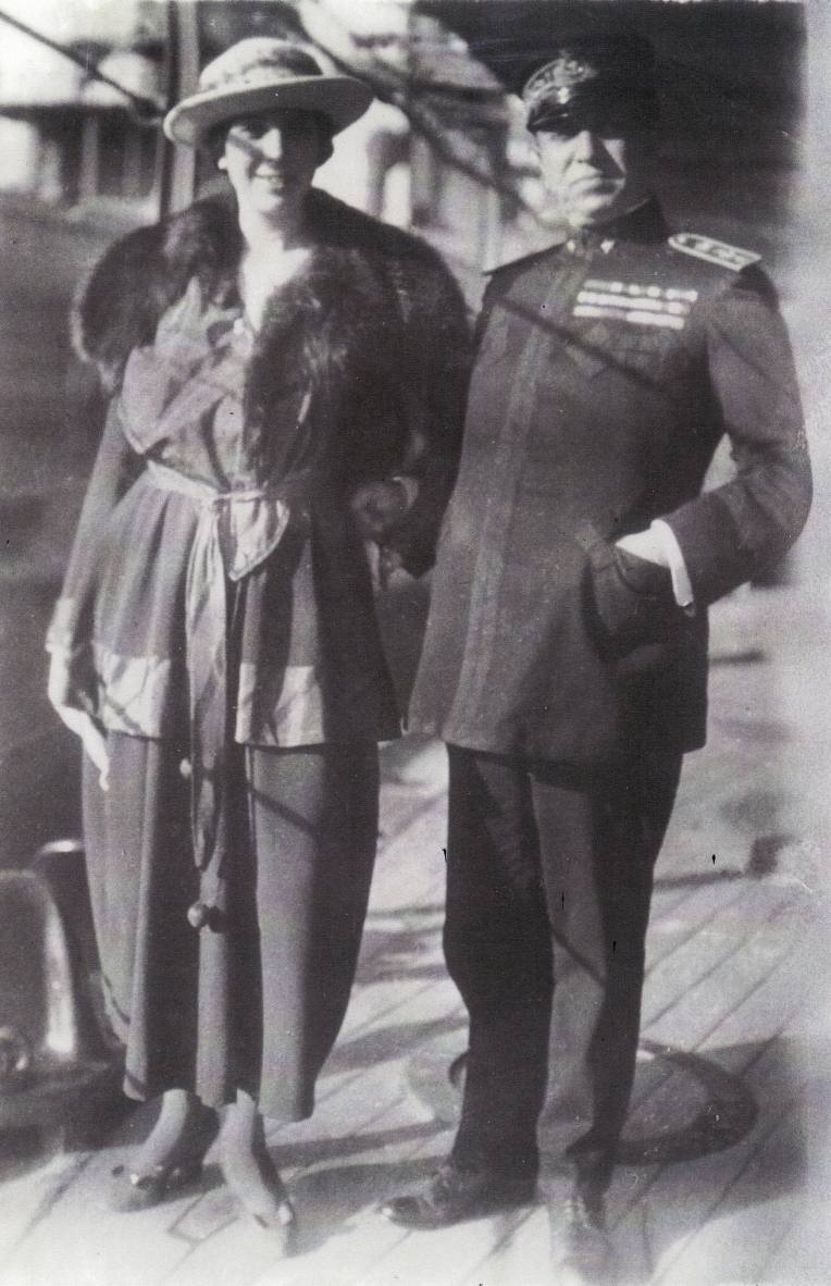 L'Ammiraglio Osvaldo Paladini con la figlia Maria Rosa