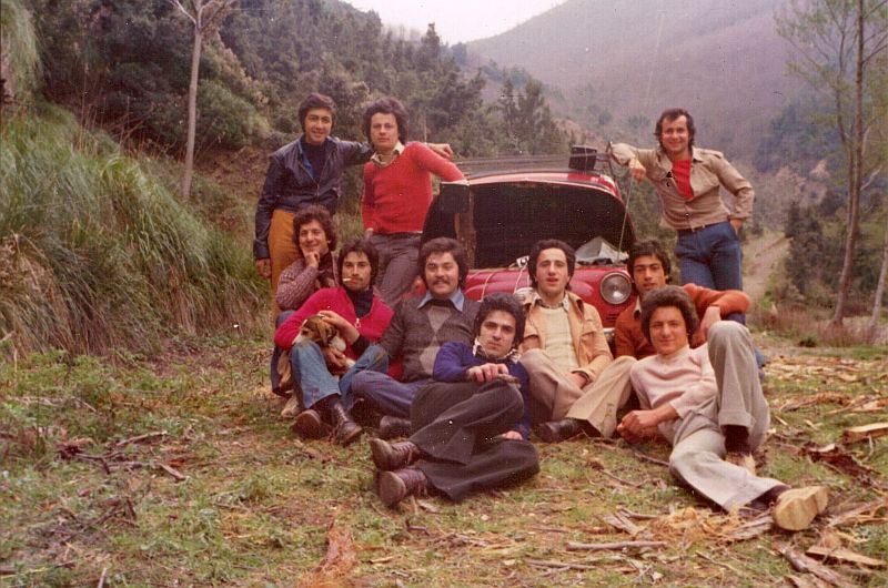 Gruppo di amici metà anni Settanta