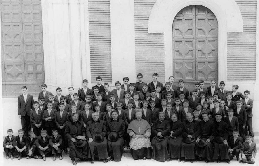 Vescovo, Sacerdoti e seminaristi