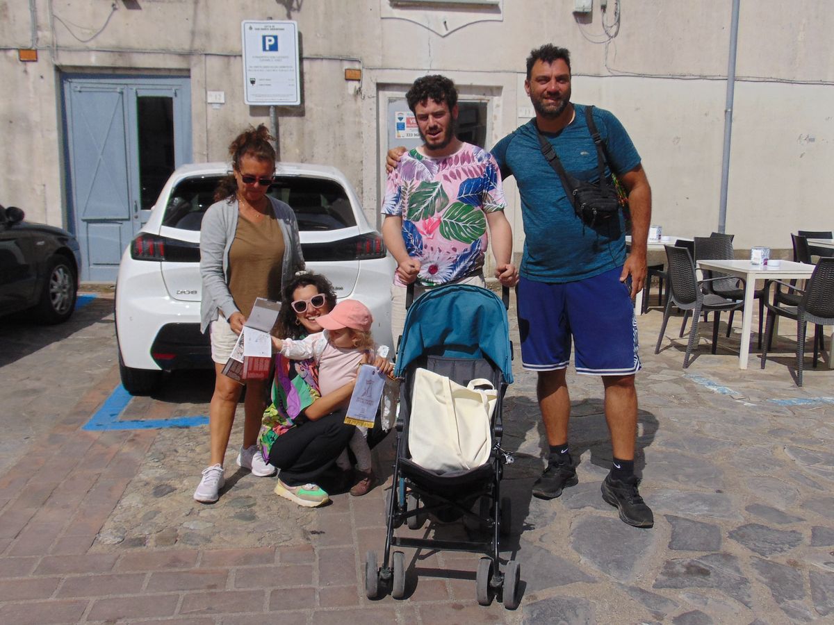 Beatrice Carla, Tania, Alba, Juan, Alejandro